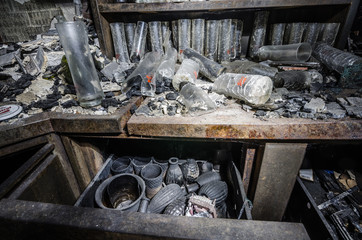 glaeser am tisch nach grossbrand