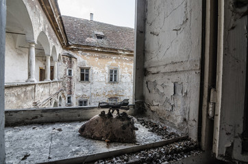 buegeleisen auf fenster von schloss
