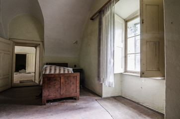 schlafzimmer in verlassenen schloss