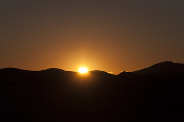 Amanecer en el desierto de Merzouga, Marruecos 