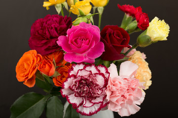 フラワーアレンジメント（黒バック）