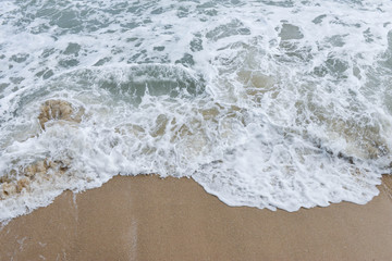 Fototapeta na wymiar Waves breaking on the beach