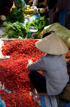 Vendeuse piments march&eacute; Vietnam
