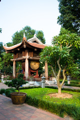 Fototapeta premium Grand tambour temple de la littérature à Hanoï Vietnam