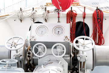 Ship anchor windlass