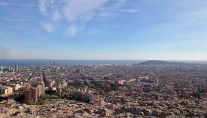 barcelona vista panorámica desde colina cercana del turo de rovira