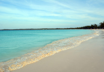 Bahamas Beach/Blue ocean and white sandy beach