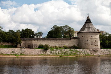 Fototapeta na wymiar View of Pokrovskaya tower of fortress of Pskov