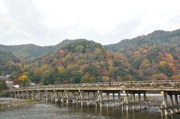 Fototapeta na wymiar 京都　秋の渡月橋