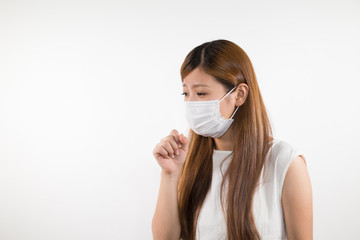 マスクをする女性
