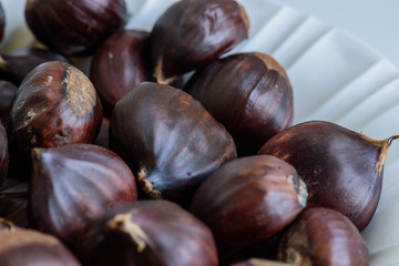 Obraz premium Chestnut fruits on light background selective focus