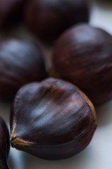Obraz premium Chestnut fruits on light background selective focus