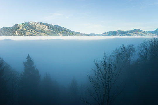 Berggipfel im Nebelmeer