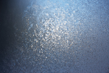 Ледяные узоры на окне