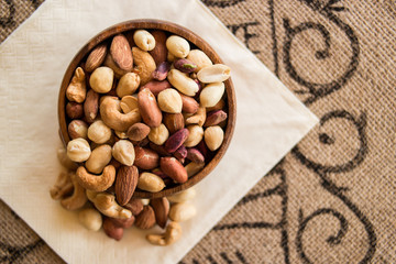 Deluxe Mixed Nuts, cashew, almond and peanuts.