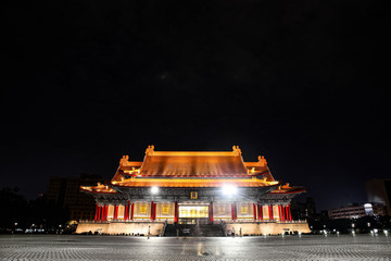 Obraz premium ​ Cityscape nightlife view of Taipei. Taiwan city skyline at twilight time, The seaside mountain town scenery in Jiufen, with Taipei 101 Tower in Xinyi Commercial District 