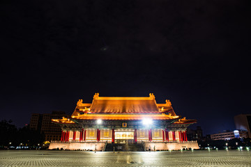 Obraz premium ​ Cityscape nightlife view of Taipei. Taiwan city skyline at twilight time, The seaside mountain town scenery in Jiufen, with Taipei 101 Tower in Xinyi Commercial District 