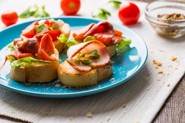 Bruschetta with salmon and bacon