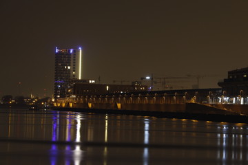 Nachts in der Überseestadt in Bremen in der Weihnachtszeit