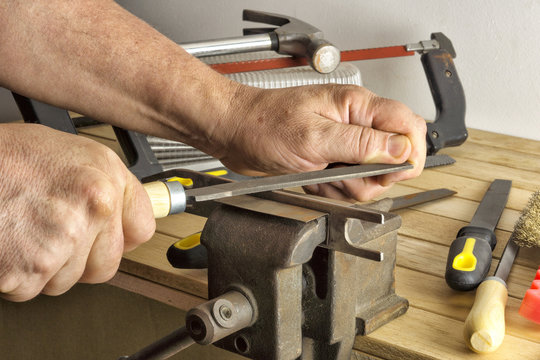 Work saws a file item hamstrung
