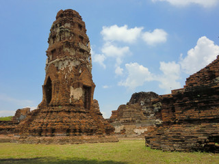 Fototapeta premium Ancient Buddhist temple ruins Wat Chai Wattanaram at Ayuthaya, Thailand