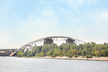 Naklejka premium View of river in city