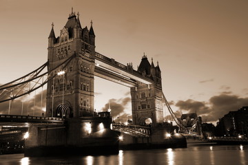Obraz premium Famous and Beautiful Evening View of Tower Bridge, London, UK