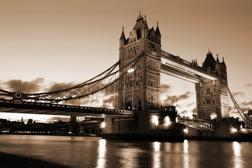 Obraz premium Famous and Beautiful Evening View of Tower Bridge, London, UK