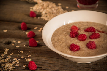 Oatmeal porridge with raspberries