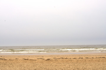 Strand an der Nordsee Wellen Brandung