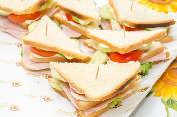 sandwiches with ham and tomato salad