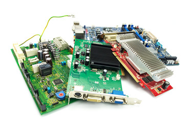 Elektroschrott / Computerschrott mit Motherbaord, Grafikkarte und Steuerkonsole