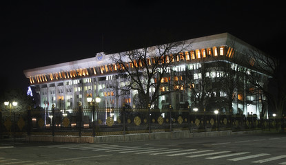 Fototapeta na wymiar Parliament building in Bishkek. Kyrgyzstan