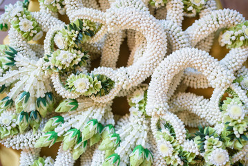 wedding flower garland in white and green (soft focus)