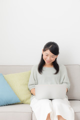 女性