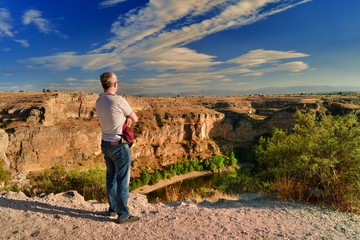 Fototapeta premium Vista del canón y hoz final del río Duratón en Segovia al final del día.