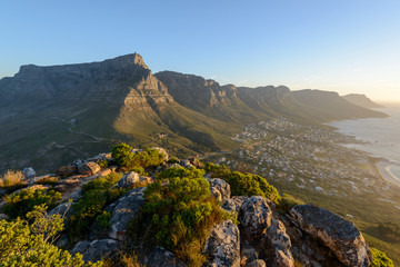 Tafelberg en 12 apostelen gezien vanaf Lion& 39 s Head. Kaapstad. Westerse Cape. Zuid-Afrika