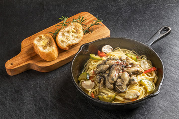 カキのパスタ Spaghetti Italian food of the oyster
