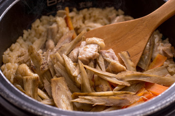 鶏とごぼうの炊き込みご飯