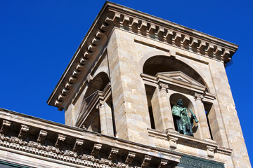 walking in florence looking a library