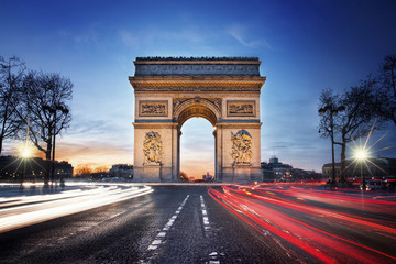 Fototapeta na wymiar Parisian Sunset - Arc de triomphe and Champs Elysées