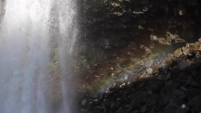 Cascade de la R&eacute;union et arc en ciel
