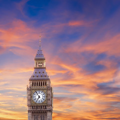 Fototapeta na wymiar Close up on the Big Ben clock with a colorful sky