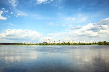 Obraz premium View of the river in city