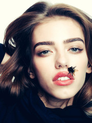 Fototapeta premium sexy girl with bee on red lips