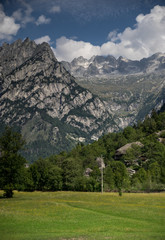 Fototapeta na wymiar Mountain landscape in Alps