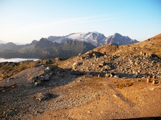 Sonnenaufgang am höchsten Dolomitengipfel von der Kostner-Hütte  in der Sella-Gruppe gesehen, Südtirol, Italien