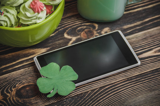 cellphone with clover