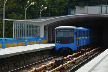Fototapeta premium Modern bridge with subway train