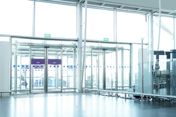 Papier Peint photo autocollant Aéroport Airport building inside, exit door